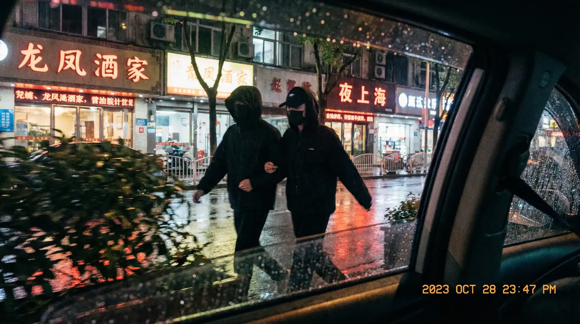 飞龙娱乐 - 顶流明星深夜密会现场抓拍照片